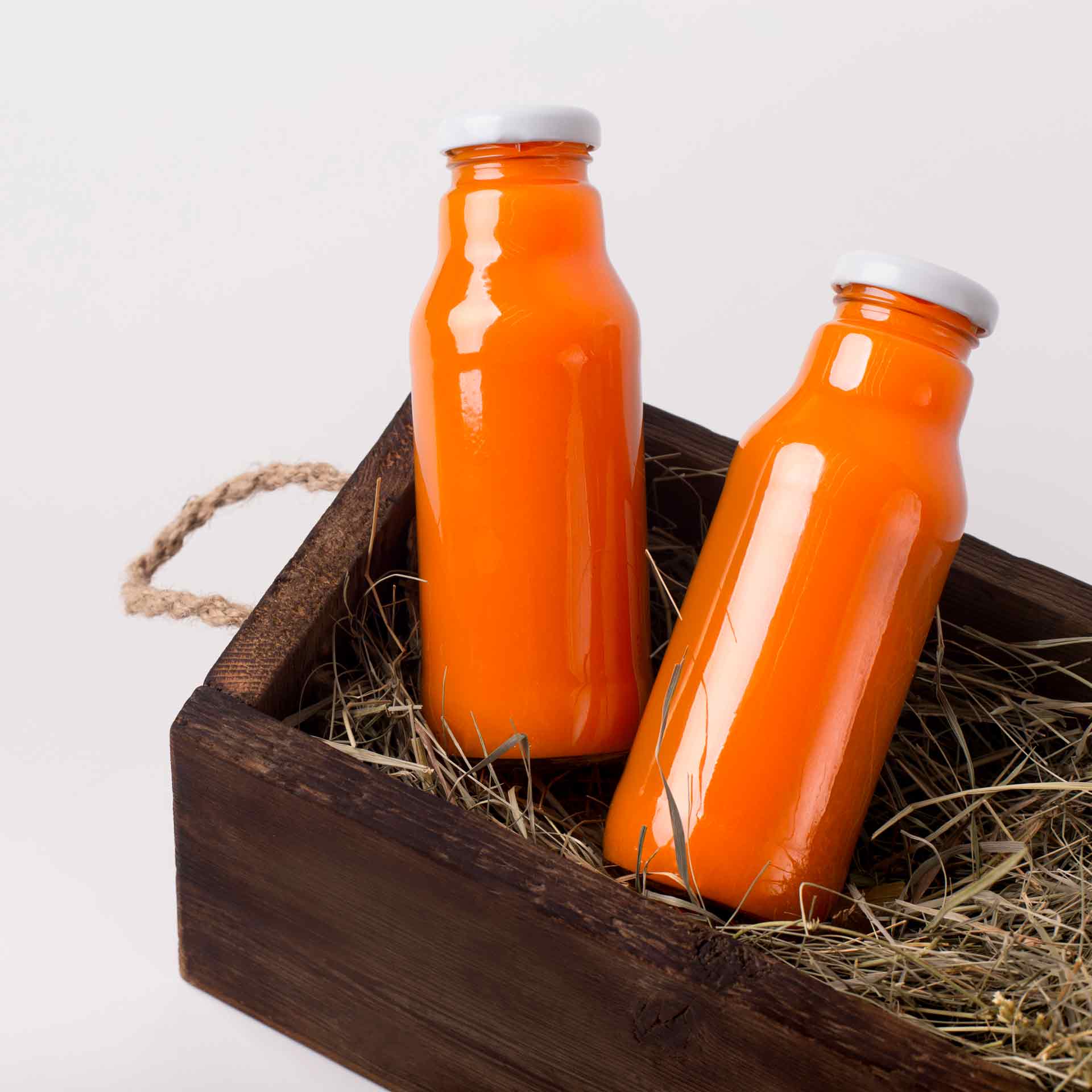 glass-bottle-with-detox-juice-of-fresh-oranges-MGMTKYD.jpg